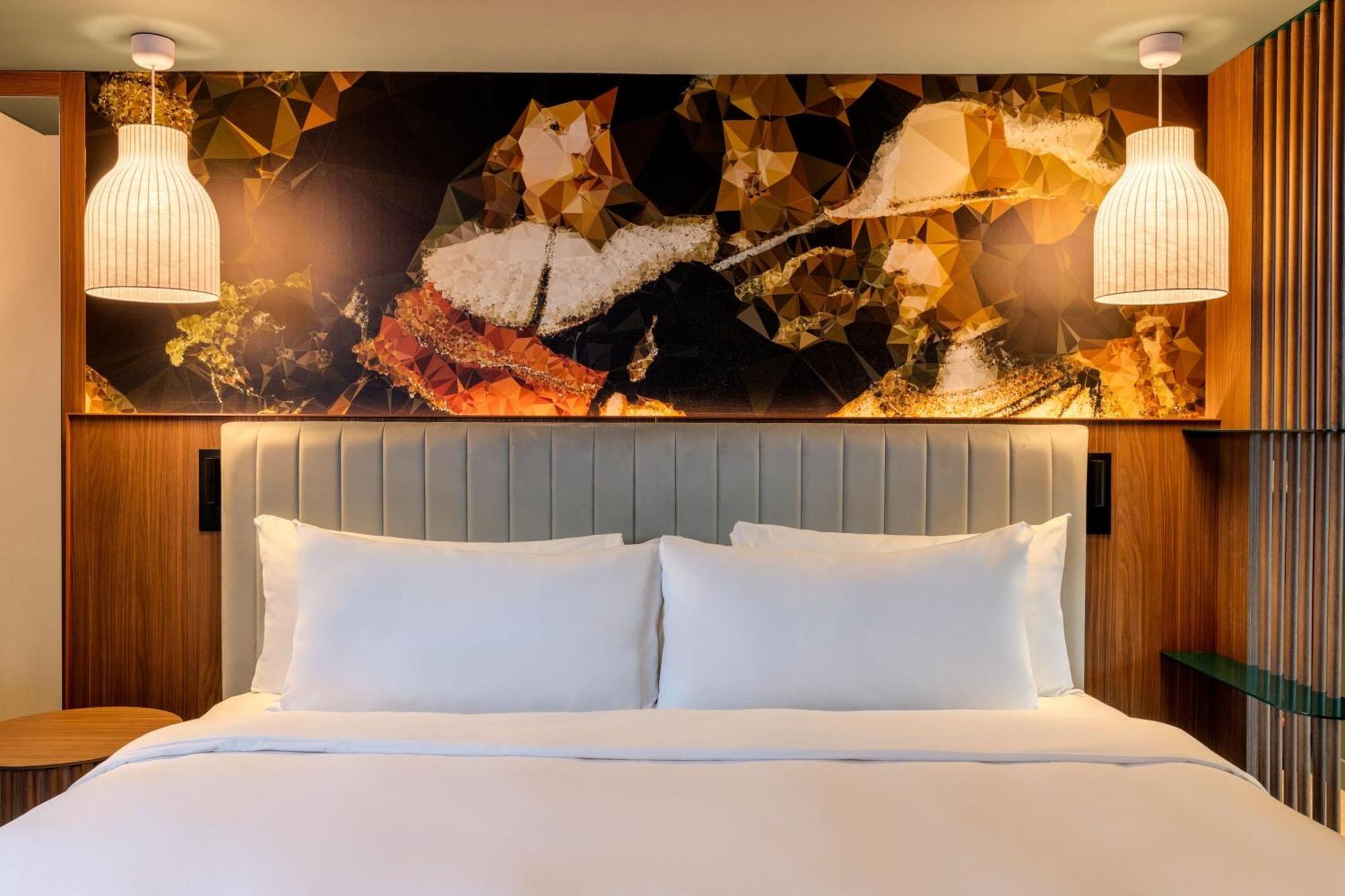 Renaissance Amsterdam Hotel Exterior photo