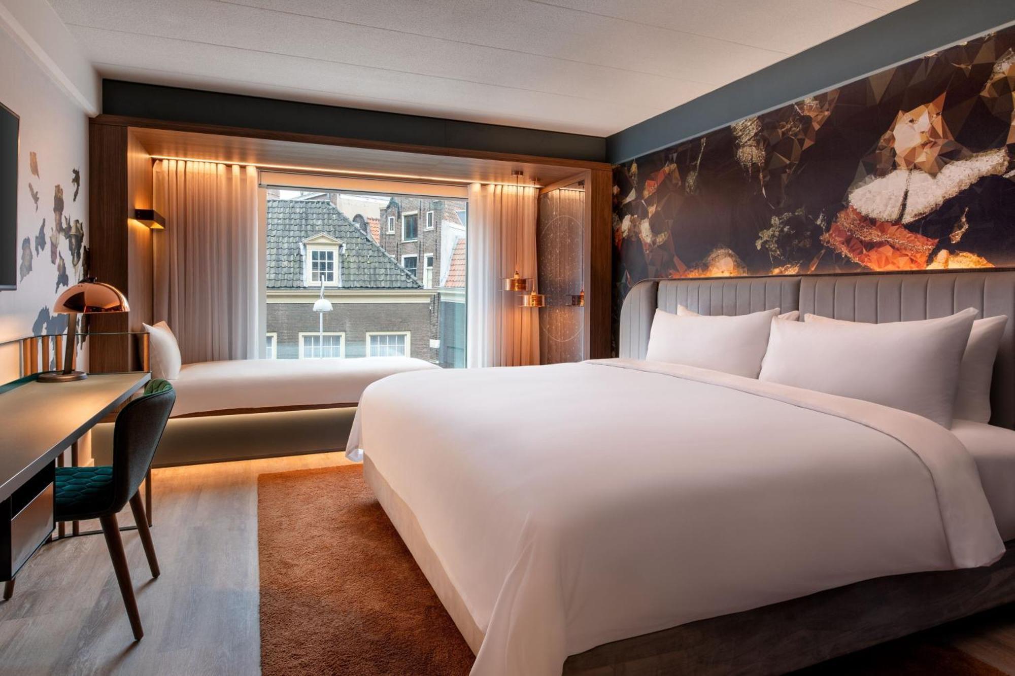 Renaissance Amsterdam Hotel Exterior photo