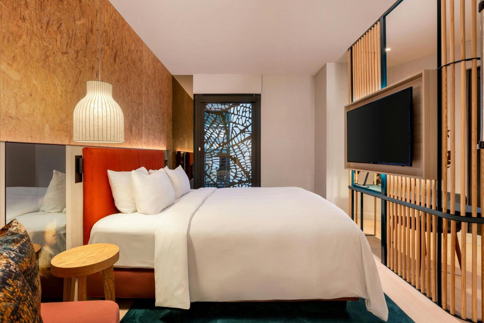 Renaissance Amsterdam Hotel Exterior photo A guest room at the hotel